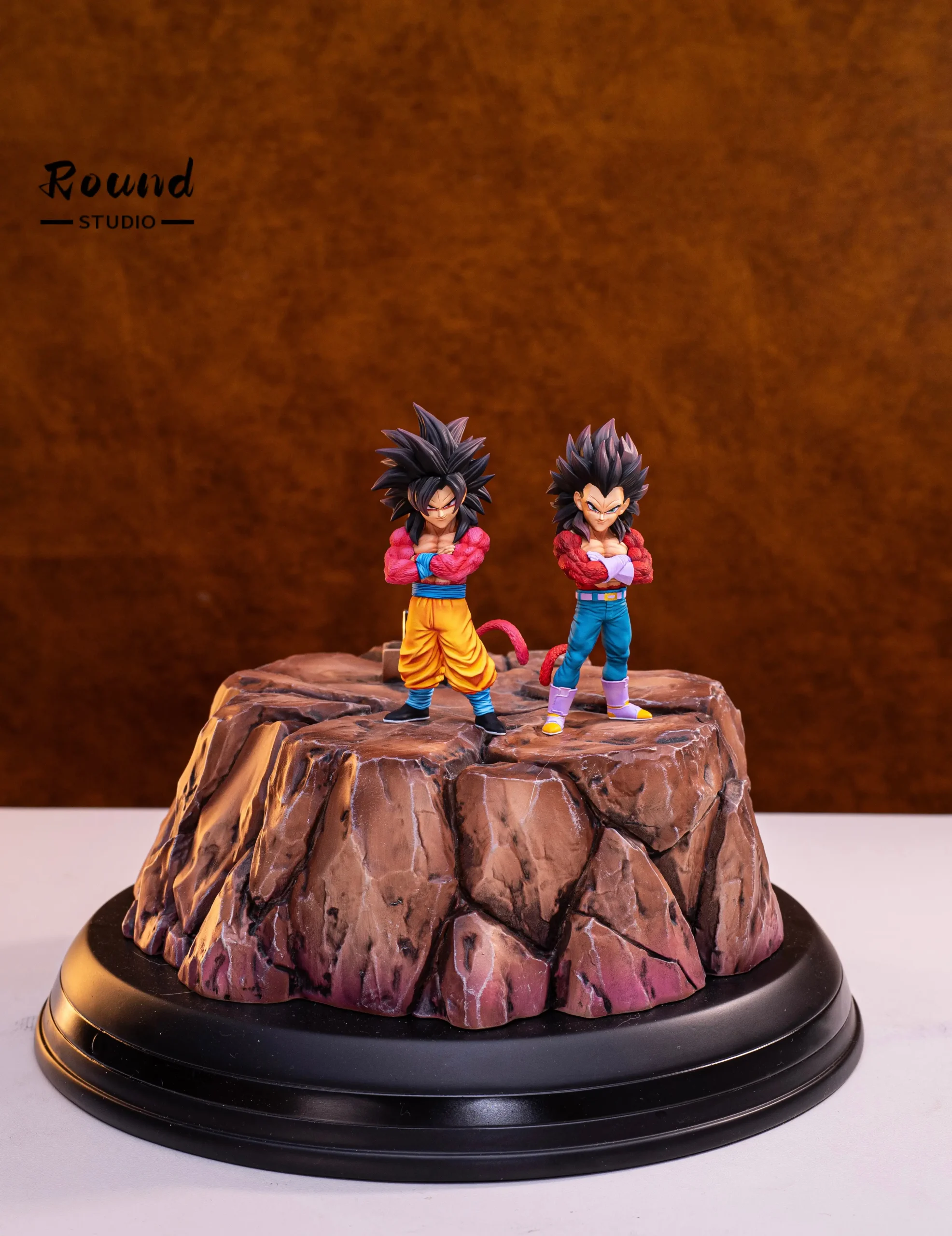 Round Studio – Dragon Ball GT Super Saiyan 4 Goku & Super Saiyan 4 Vegeta