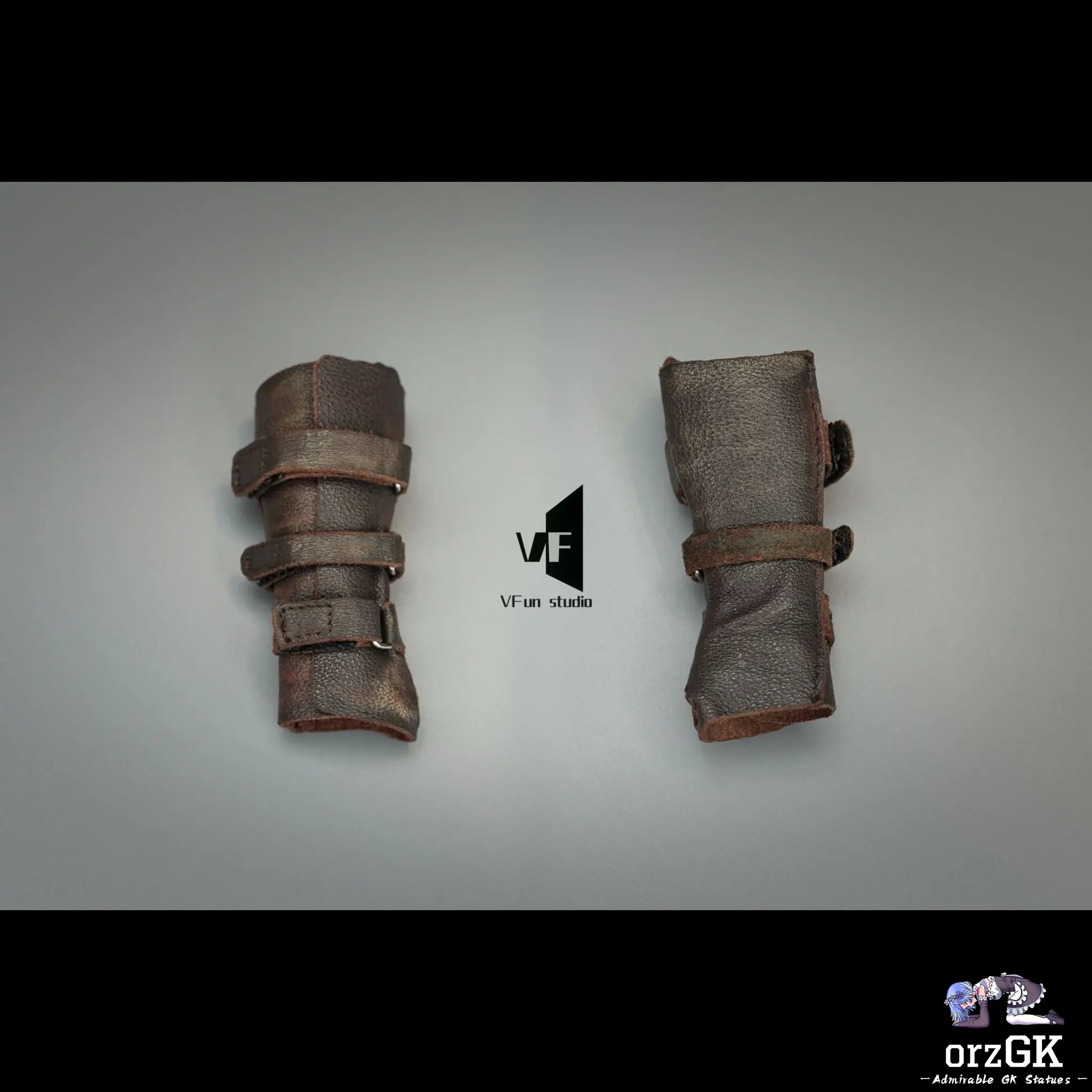 Hottoys & VFun Studio – DC MMS689 Bane Genuine Leather Wrist Brace VF – 003 Accessory (Licensed)