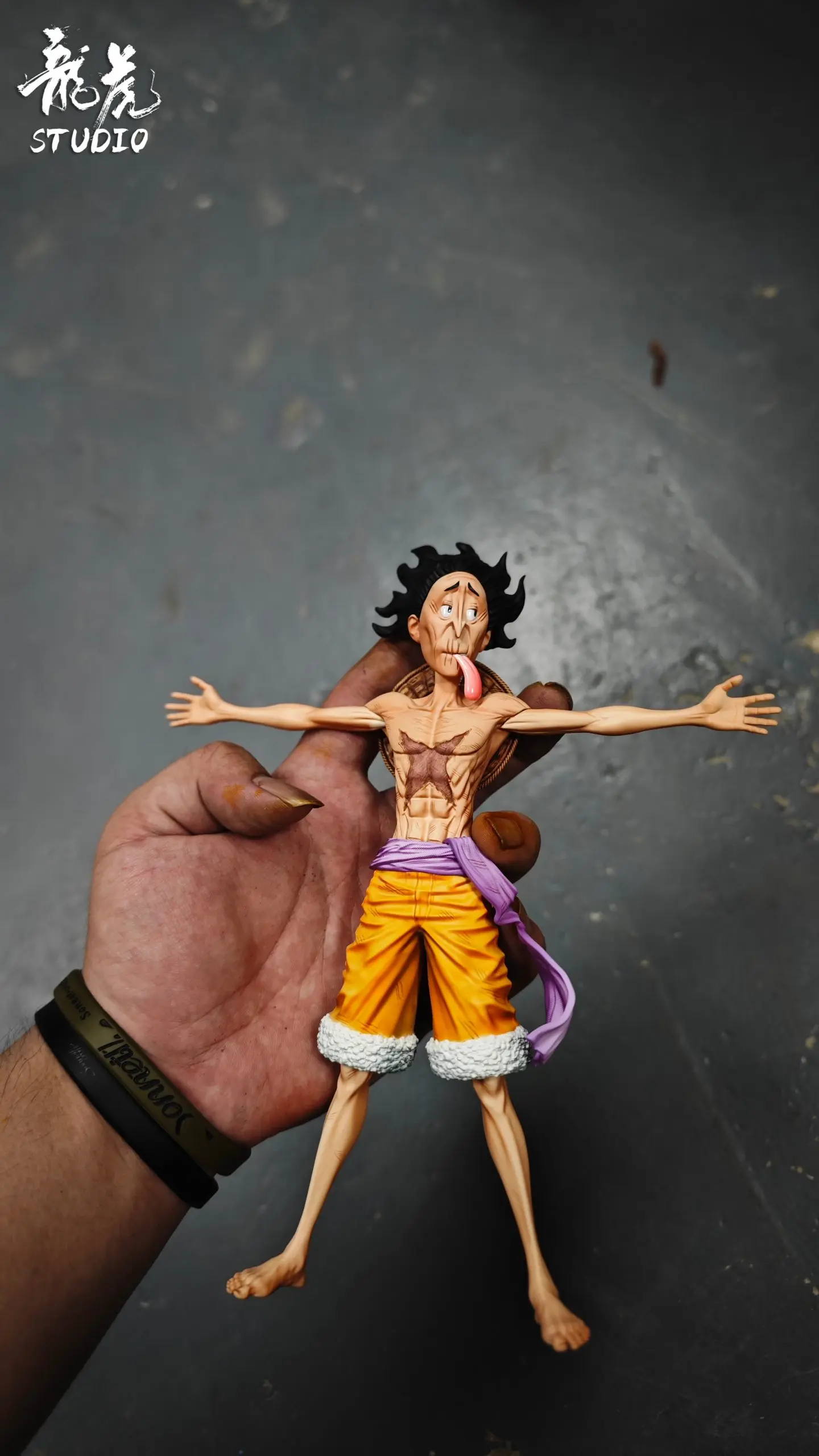 Long Hu Studio – One Piece Shrunken Exhausted Old Man Luffy