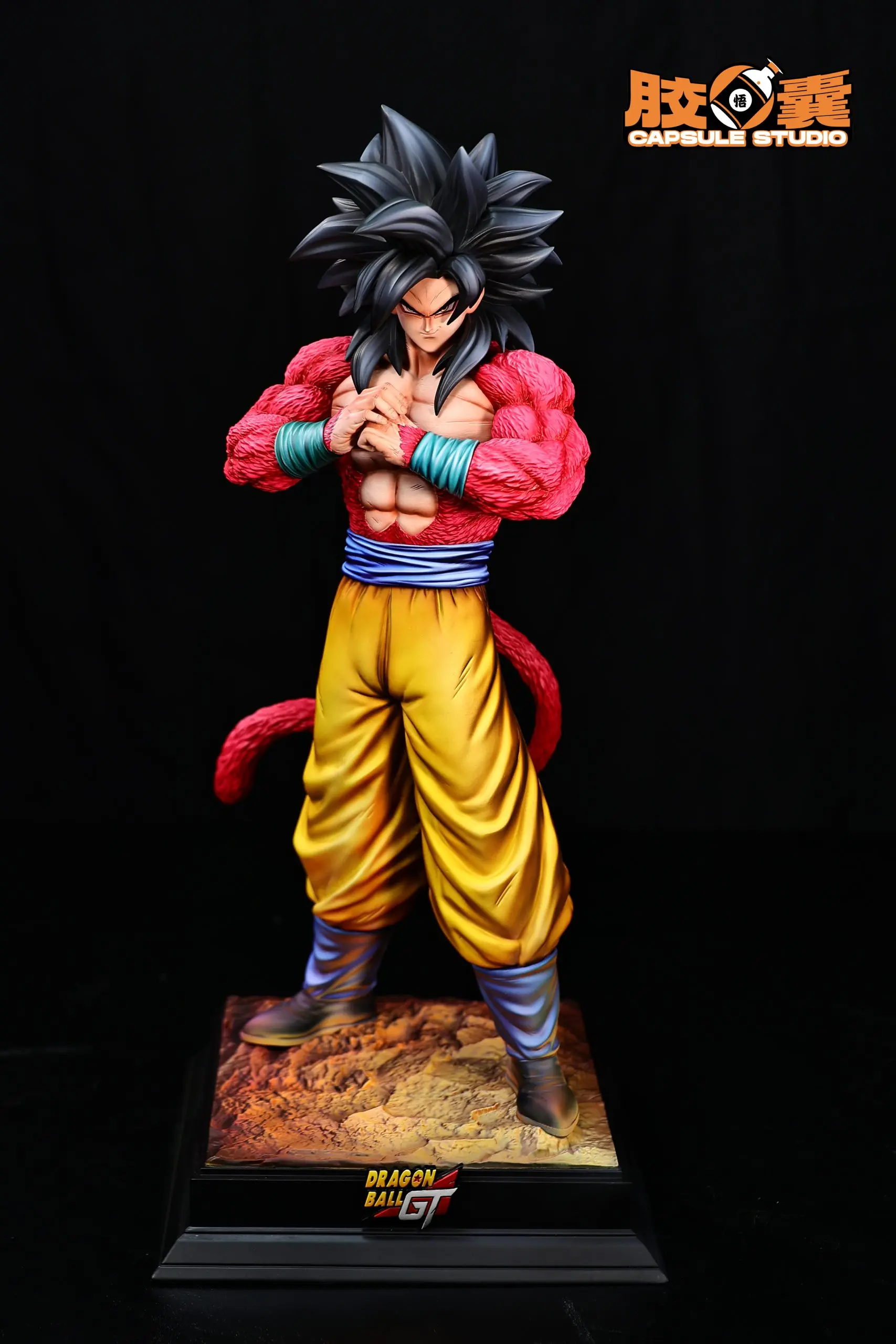 Capsule Studio – Dragon Ball Super Saiyan 4 Goku Clasps His Fists