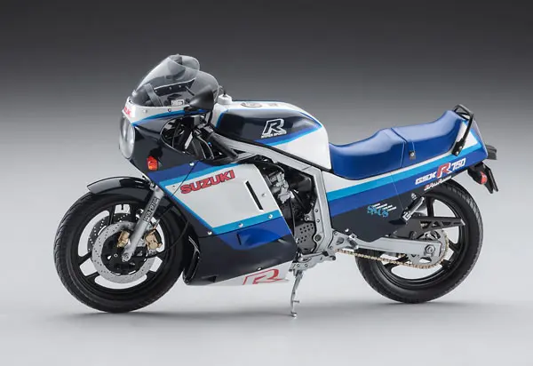 Hasegawa – 1/12 Suzuki GSX-R750 (G) (GR71G) Plastic Model & 1/12 Kawasaki 500-SS/MACH III (H1) Plastic Model (Licensed)