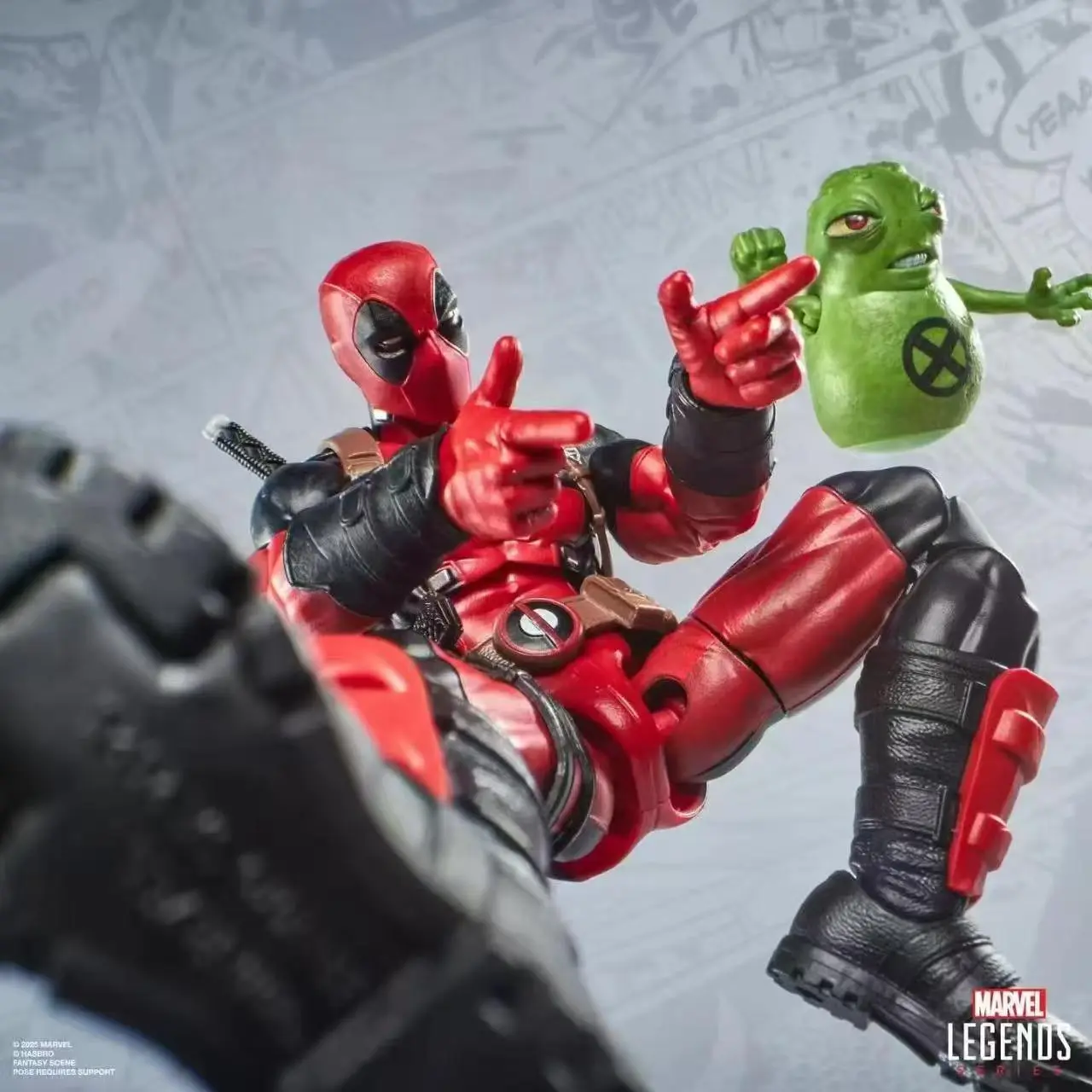 Hasbro Studio – 1/12 Marvel Legends Series Fully Loaded Comic Version Deadpool (Licensed)